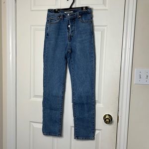 Wedgie Straight Levi’s